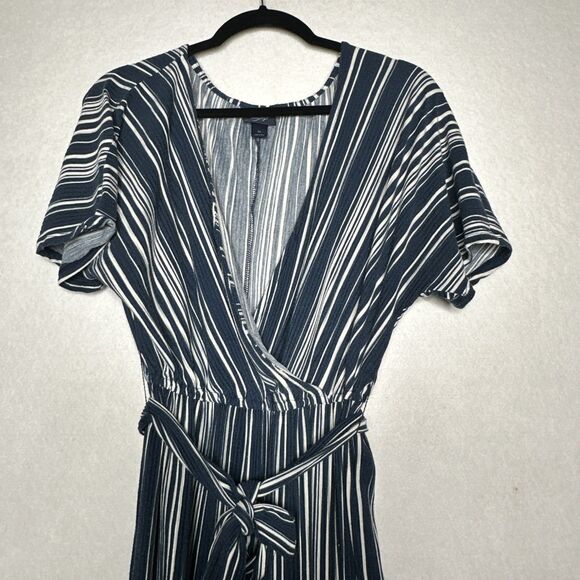 Daytrip Jumpsuit Womens Medium Striped Jumper Flowy Wide Leg Belt Wrap Front Top - Picture 3 of 9